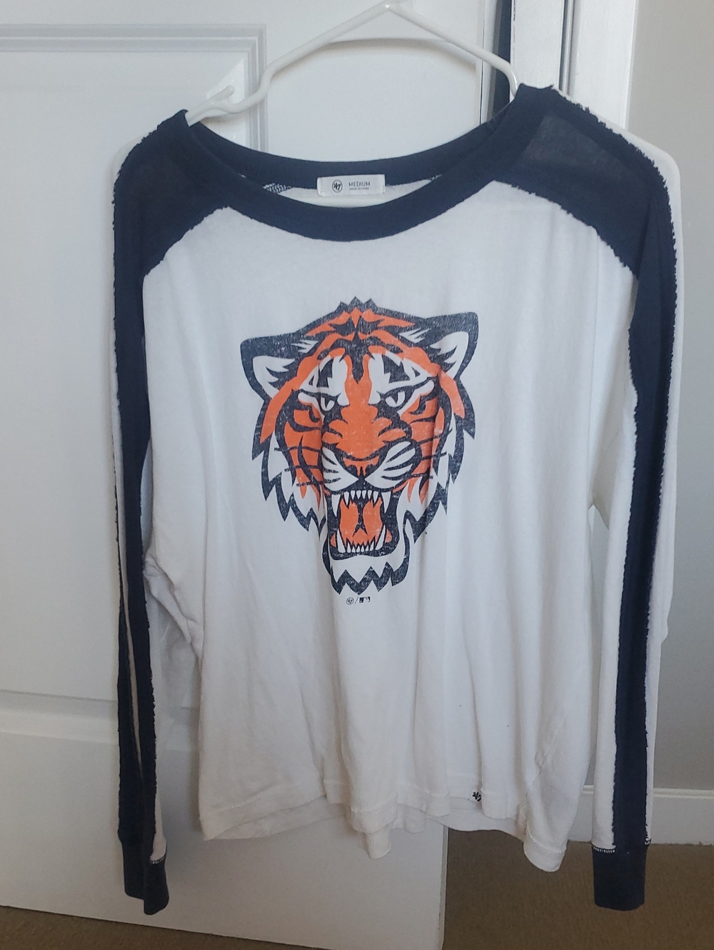 Unbranded Women Long-Sleeve Tiger Graphic Raglan Top - White & Navy